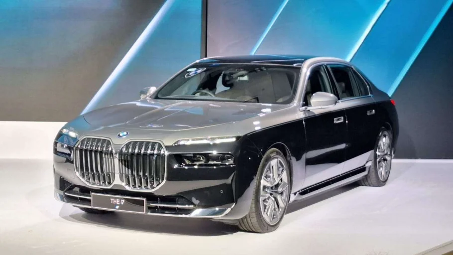 THE BMW i7 SEDAN: Standar Baru Sedan Listrik Mewah